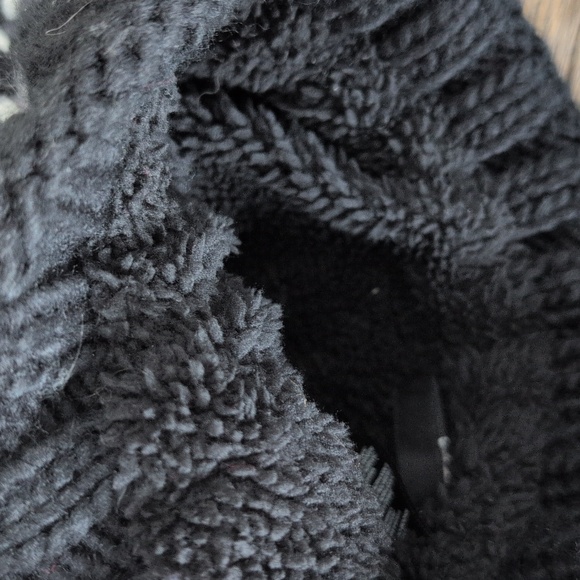 Love & Lore Black & White Knitted Tongue Mitts – Fleece Lined Pom Pom S/M - Picture 5 of 12